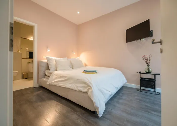 Luxury 5 Bedroom 5 Bathroom Penthouse By The Opera